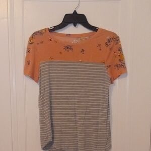 women small Maurices 24/7 soft tee, gray striped with flower accent